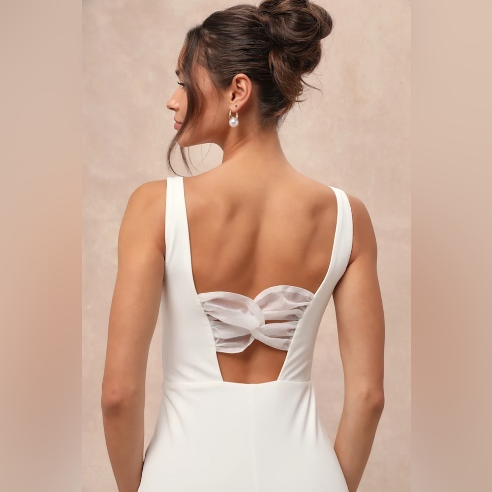 Regal Classic White Sleeveless Twist-Back Maxi
Dress - Picture 4 of 7